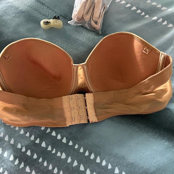 Strap Less Bra - Picture 3 of 4